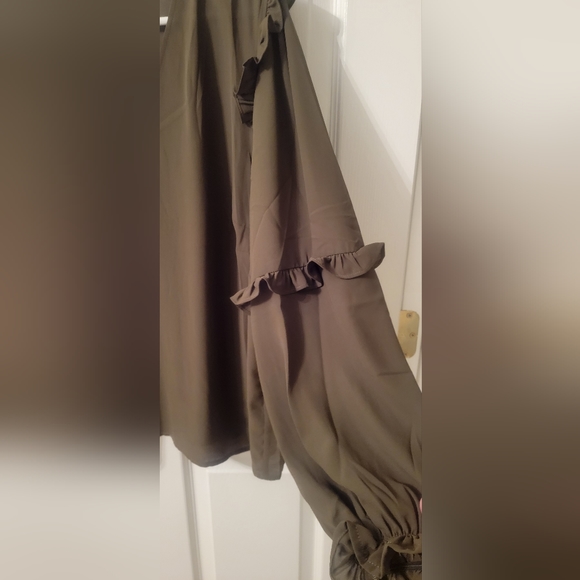 Eloquii V-Neck Ruffled Blouse Size 16 - Picture 4 of 5